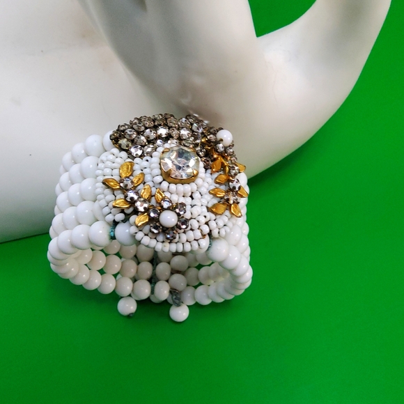 Unsigned Miriam Haskell memory wire bracelet - Picture 6 of 9